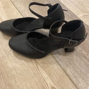 Theatricals brand black ez flex character dance shoes 2” heel
